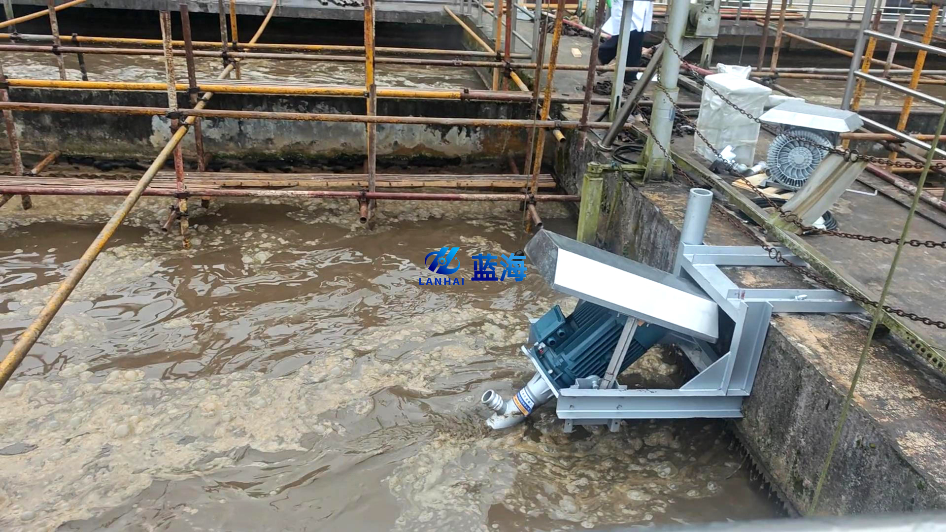 污水处理曝气机选型指南：推流曝气机与潜水曝气机怎么选